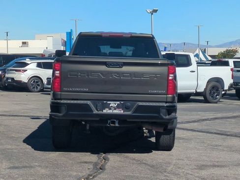 Used 2022 Chevrolet Silverado 2500 Custom w/ Custom Value Package AWD/4WD image 7