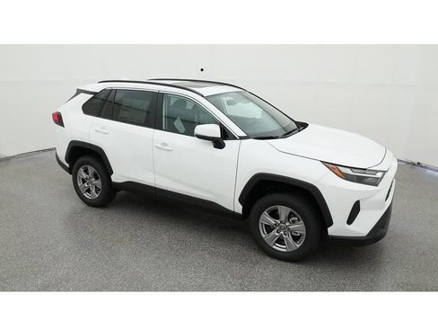 Used 2022 Toyota RAV4 XLE w/ Convenience Package FWD image 15