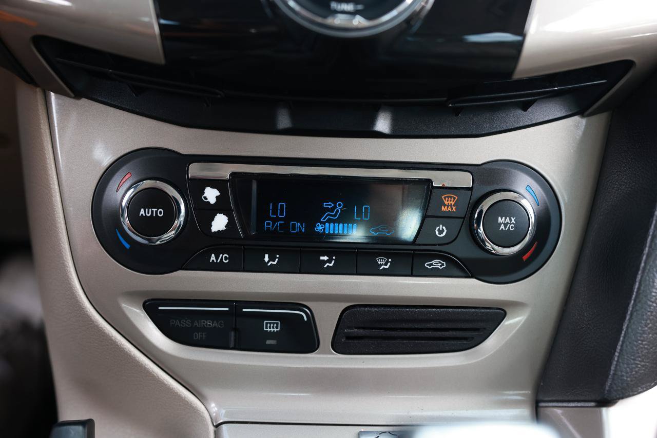 Used 2012 Ford Focus SEL FWD image 32