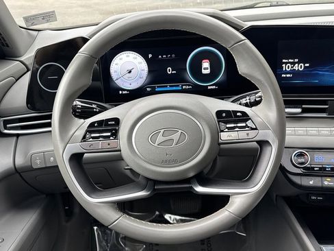 Used 2025 Hyundai Elantra SEL image 25