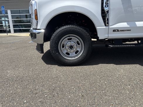 New 2026 Ford F350 XL w/ XL Chrome Package AWD/4WD image 9