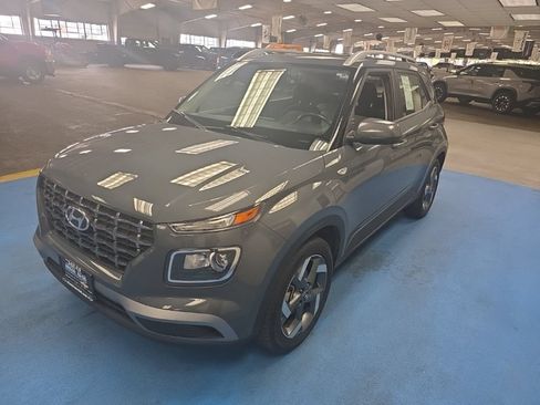 Used 2025 Hyundai Venue SEL FWD image 15
