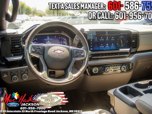 Used 2023 Chevrolet Silverado 1500 LT AWD/4WD image 7