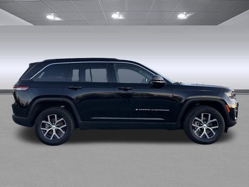 New 2025 Jeep Grand Cherokee Limited w/ Luxury Tech Group II image 8