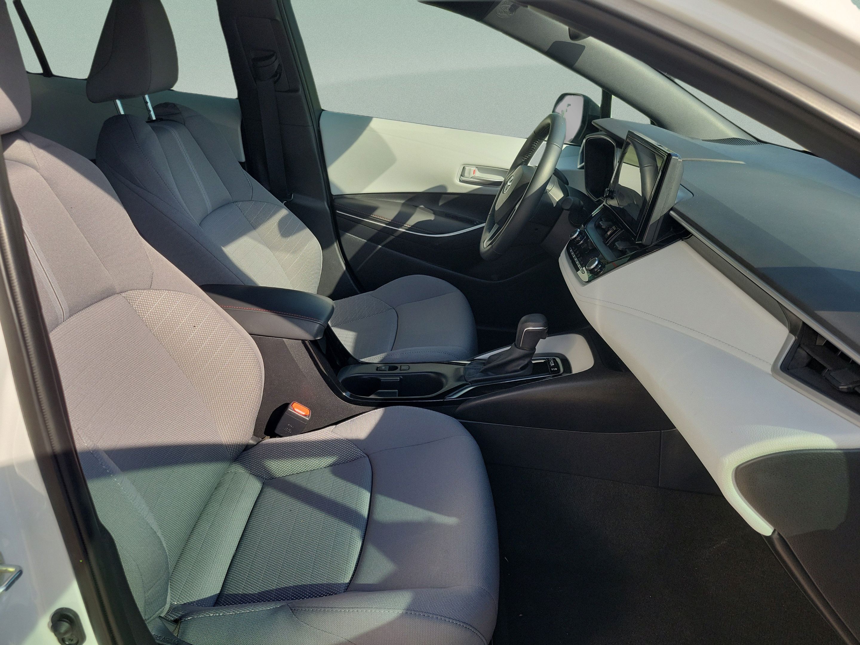 Certified 2025 Toyota Corolla SE FWD image 31