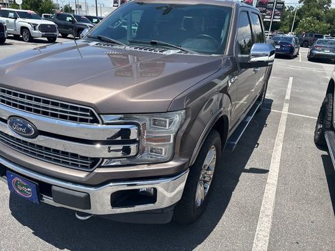 Used 2018 Ford F150 Lariat w/ Equipment Group 502A Luxury AWD/4WD image 11