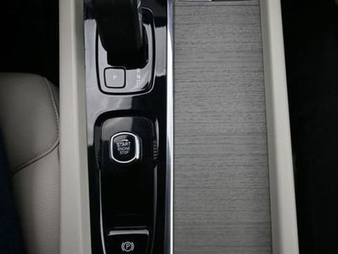 Used 2023 Volvo XC60 B5 Plus w/ Climate Package AWD/4WD image 11