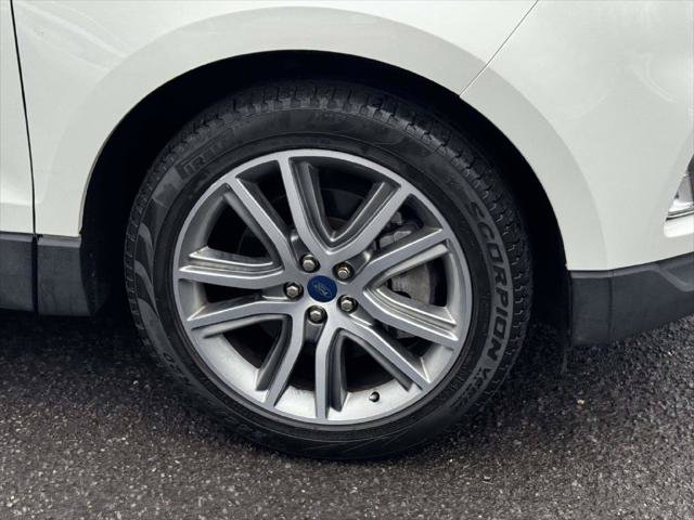 Used 2022 Ford Edge Titanium AWD/4WD image 6