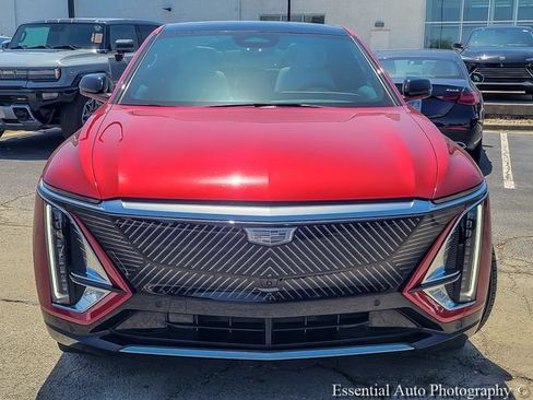 Used 2024 Cadillac Lyriq Luxury AWD/4WD image 5