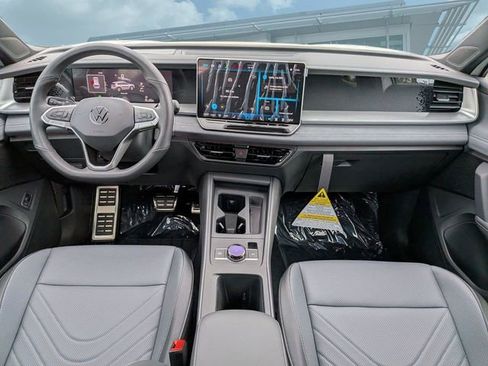 New 2026 Volkswagen Tiguan SE R-Line FWD image 16