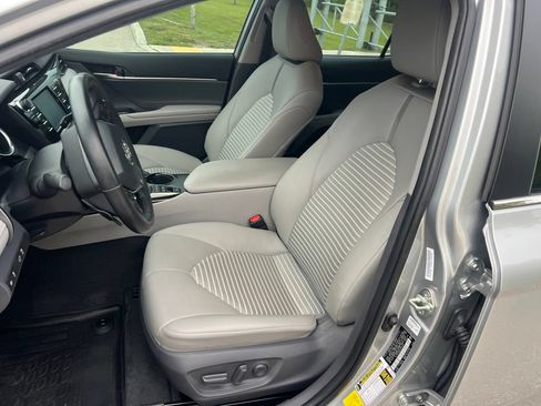 Used 2020 Toyota Camry SE FWD image 32