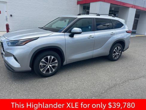 Used 2023 Toyota Highlander XLE FWD image 18