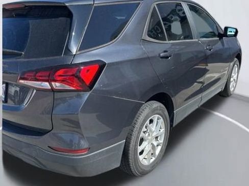 Used 2022 Chevrolet Equinox LS w/ LS Convenience Package image 6