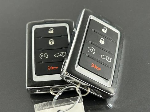 Used 2023 Jeep Wagoneer Series II AWD/4WD image 38