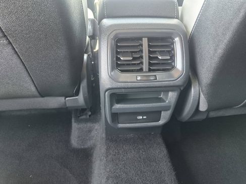 Used 2025 Volkswagen Taos SE FWD image 23