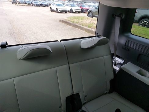 Used 2025 Hyundai Santa Fe SEL image 12