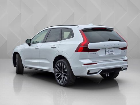 New 2026 Volvo XC60 T8 Ultra w/ Climate Package AWD/4WD image 4