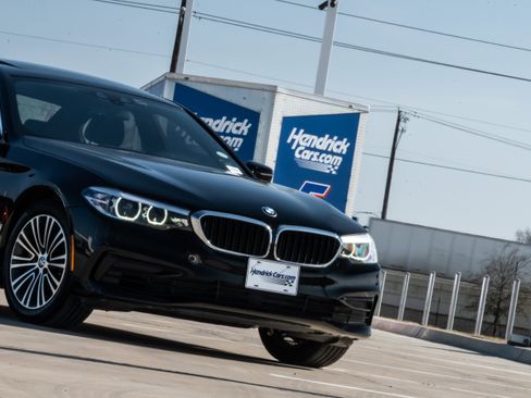 Used 2020 BMW 530i w/ Convenience Package image 3