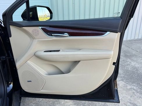 Used 2017 Cadillac XT5 Premium Luxury FWD image 43