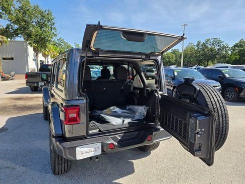 New 2025 Jeep Wrangler Unlimited Sahara w/ Technology Group AWD/4WD image 36