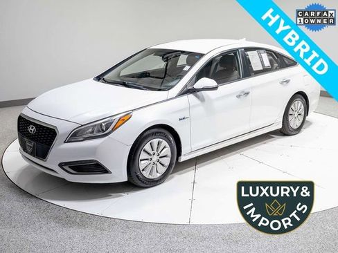 Used 2016 Hyundai Sonata SE image 1