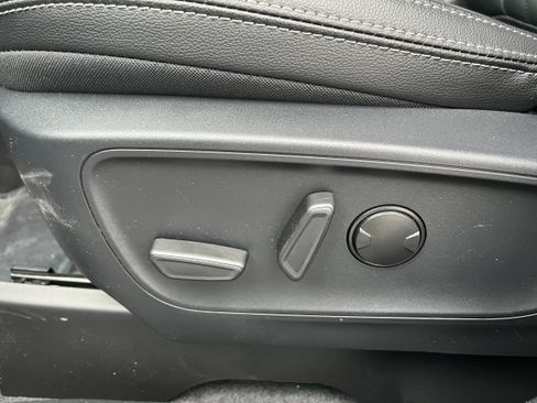New 2026 Ford Escape SE w/ PHEV Premium Package FWD image 11