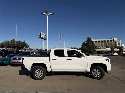 Used 2025 Toyota Tacoma SR image 4