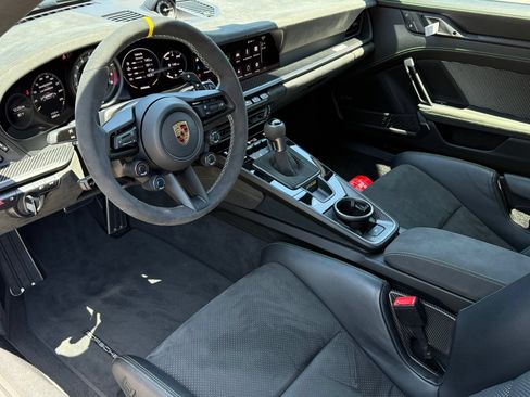 Certified 2025 Porsche 911 GT3 RS w/ Weissach Package RWD image 4