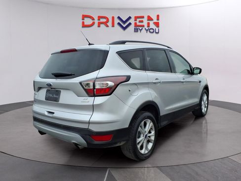 Used 2017 Ford Escape SE w/ Equipment Group 201A image 7
