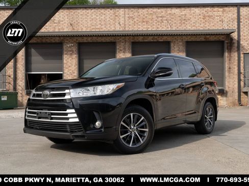 Used 2017 Toyota Highlander XLE w/ Carpet Mat Package image 1