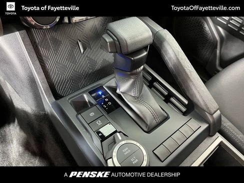 Certified 2025 Toyota Tacoma SR5 AWD/4WD image 31