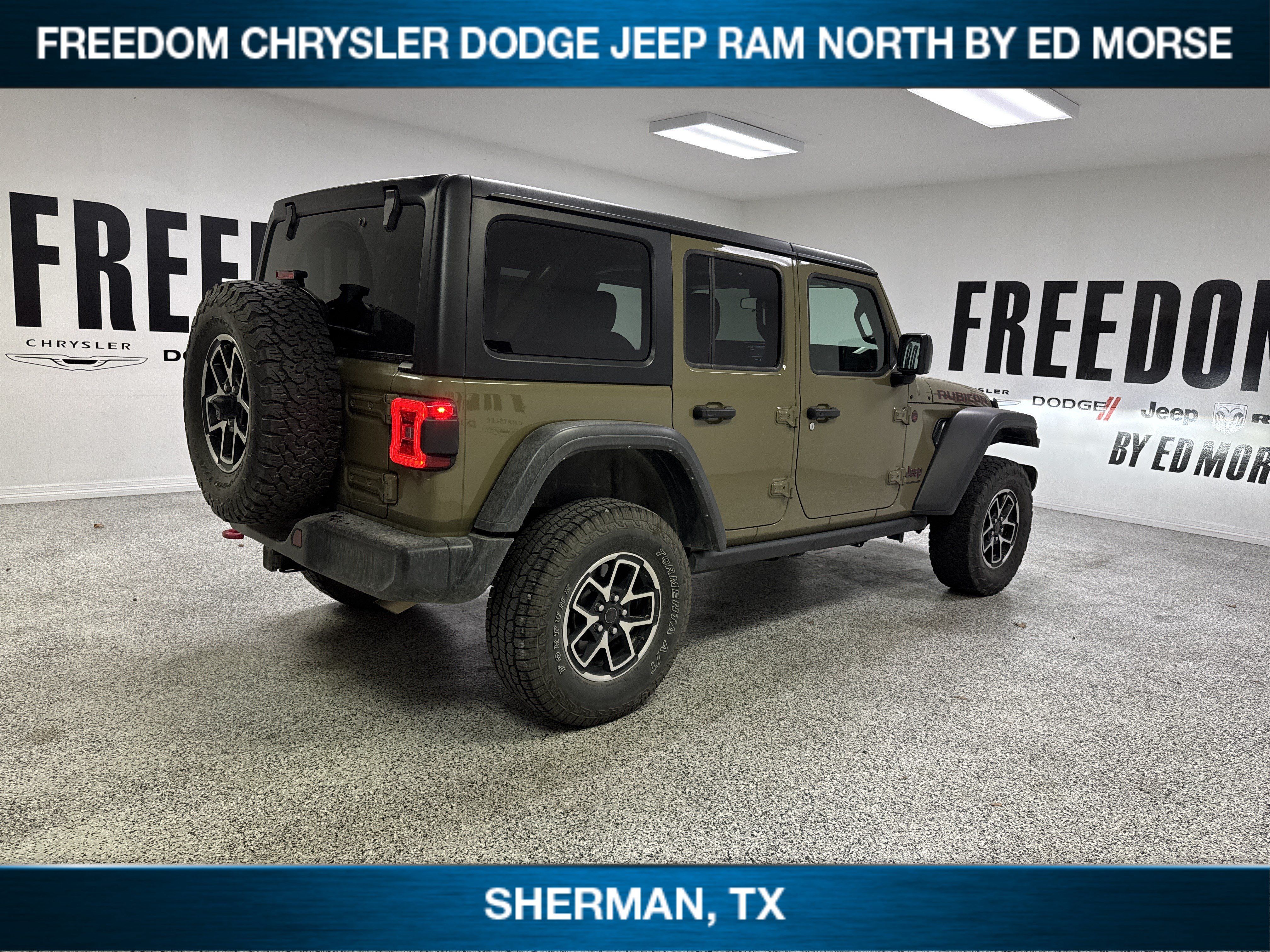 Used 2025 Jeep Wrangler Unlimited Rubicon AWD/4WD image 4