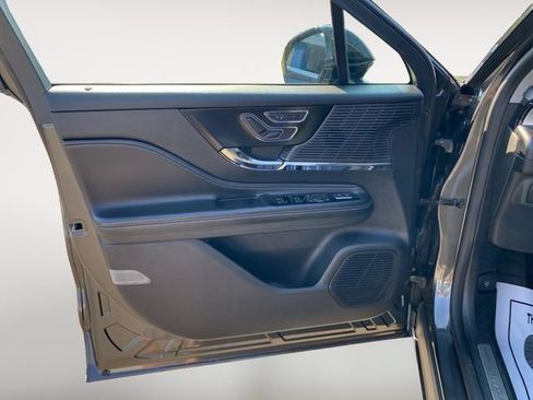 Used 2020 Lincoln Corsair FWD w/ Premium Package image 16