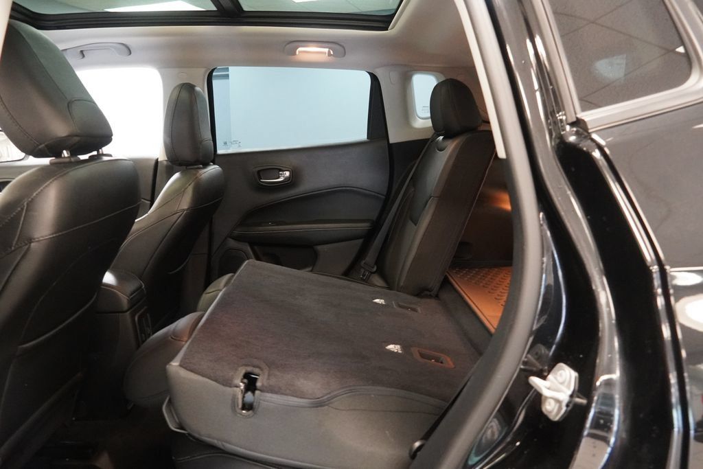 Used 2019 Jeep Compass Latitude w/ Cold Weather Group AWD/4WD image 27