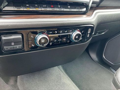 Used 2025 GMC Sierra 1500 SLT AWD/4WD image 24