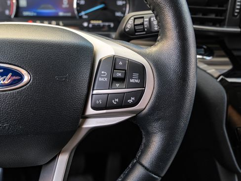 Used 2022 Ford Explorer Limited image 16