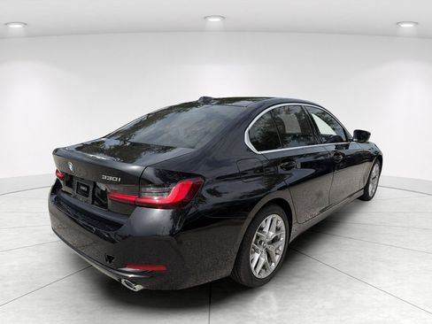 Used 2025 BMW 330i Sedan w/ M Sport Package RWD image 4