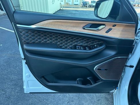 Used 2023 Jeep Grand Cherokee L Summit image 20