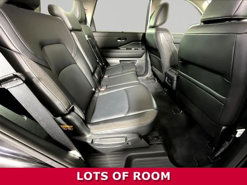 Used 2025 Nissan Pathfinder SL AWD/4WD image 24