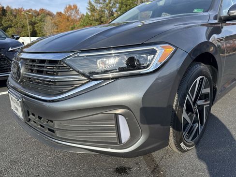 Used 2023 Volkswagen Jetta SEL image 5