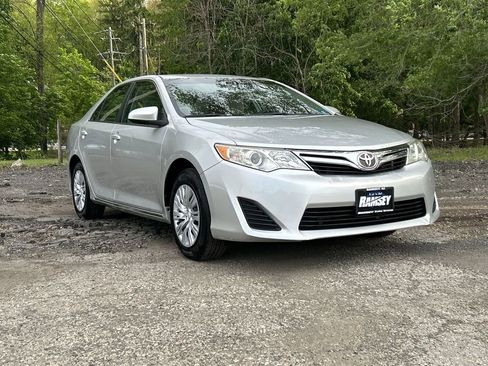Used 2012 Toyota Camry LE FWD image 1