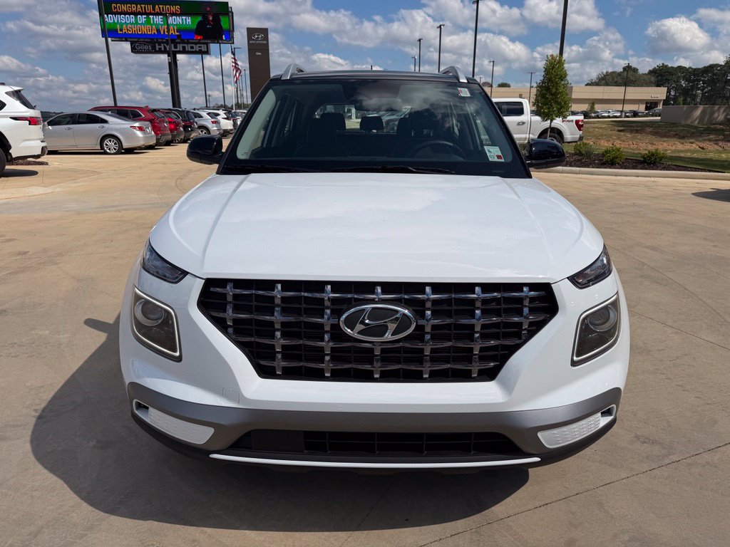 Certified 2025 Hyundai Venue Limited FWD image 8