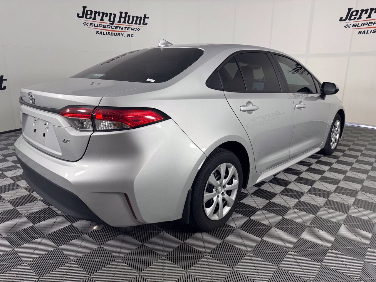Used 2025 Toyota Corolla LE FWD image 7