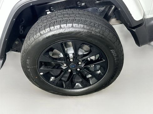 Used 2025 Jeep Wrangler Sahara image 11