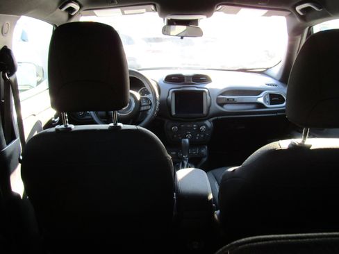 Used 2021 Jeep Renegade Latitude image 9