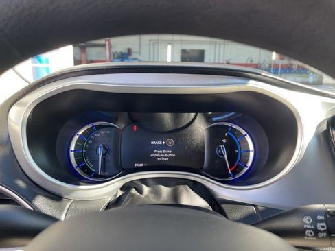 Used 2017 Chrysler Pacifica Touring Plus image 14