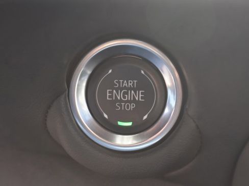 Used 2025 Chevrolet Suburban Z71 image 31