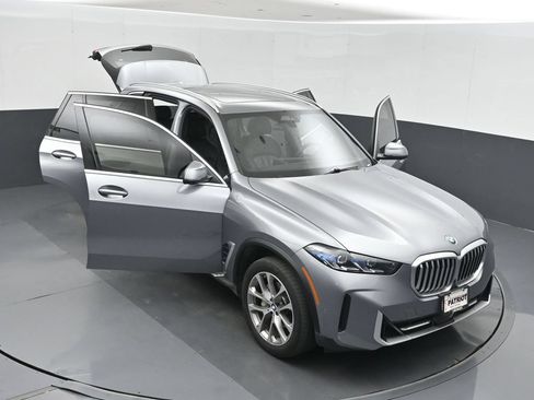 Used 2025 BMW X5 xDrive40i AWD/4WD image 53