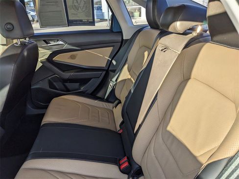 Used 2019 Volkswagen Jetta SEL Premium image 18