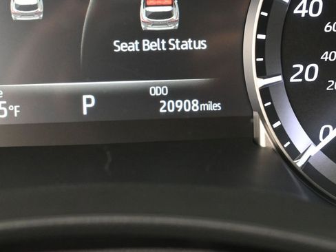 Used 2023 Toyota Highlander L FWD image 19